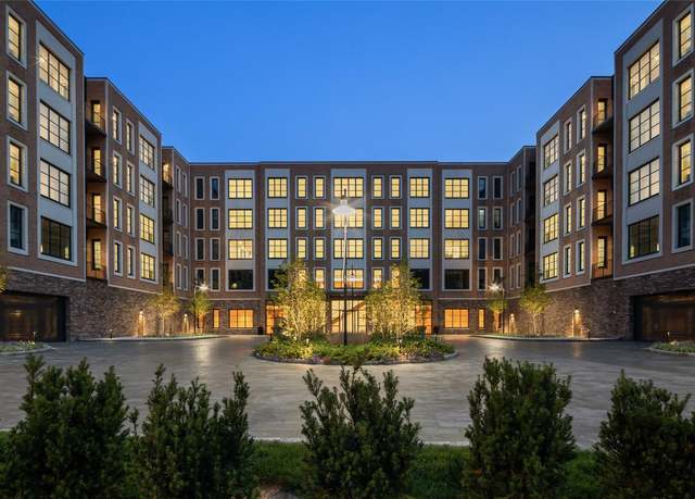 Property at 100 Garvies Point Rd #1126, Glen Cove, NY 11542, 2 beds, 2.5 baths