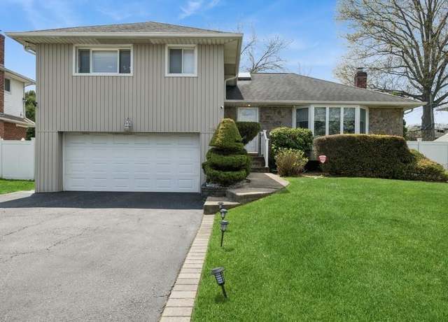 Property at 15 Mesa Rd, Syosset, NY 11791, 4 beds, 2.5 baths
