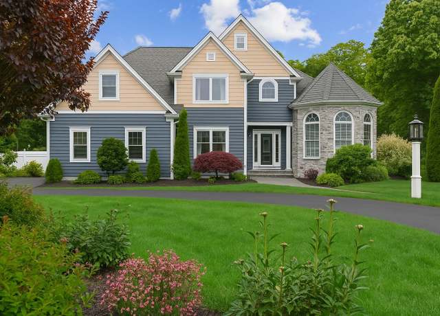 Property at 10 Locust Ave, Oakdale, NY 11769, 5 beds, 4 baths