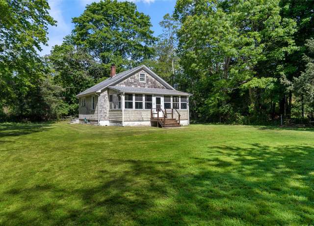 Property at 34 Strongs Ln, East Patchogue, NY 11772, 3 beds, 1 bath