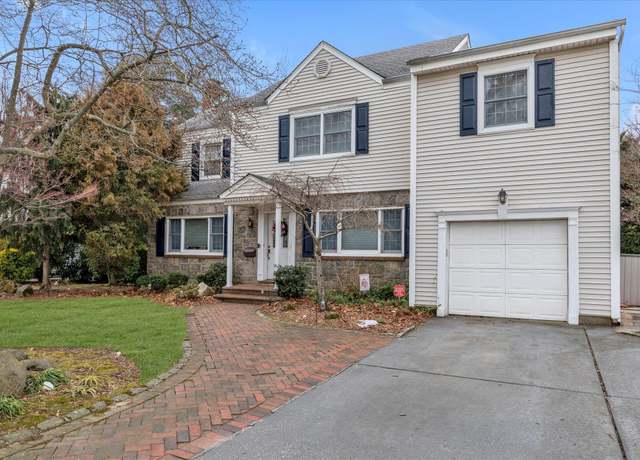 Property at 1620 Kent Dr, Hewlett, NY 11557, 5 beds, 2.5 baths