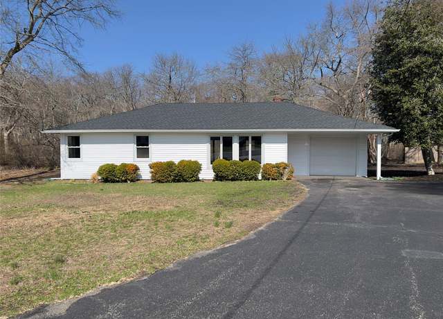 Property at 21 Case Ct, Sayville, NY 11782, 3 beds, 2 baths