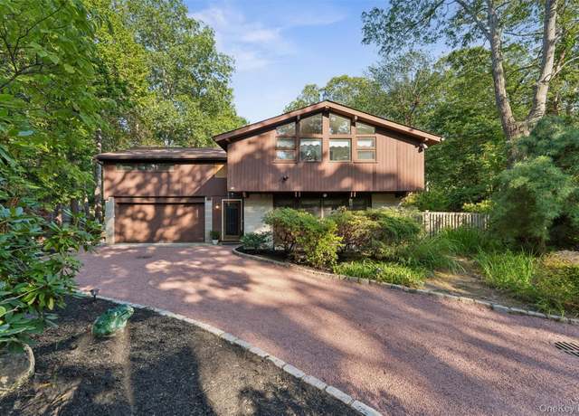 Property at 21 Hewitt Blvd, Center Moriches, NY 11934, 4 beds, 2.5 baths