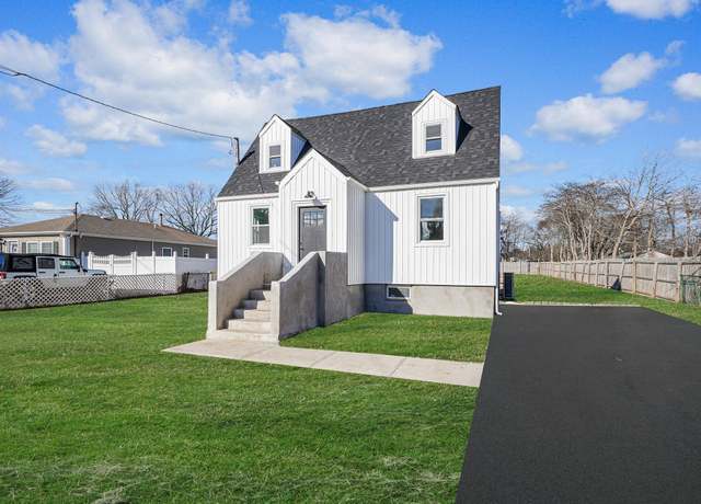 Property at 81 Frederick Ave, Bay Shore, NY 11706, 3 beds, 2 baths