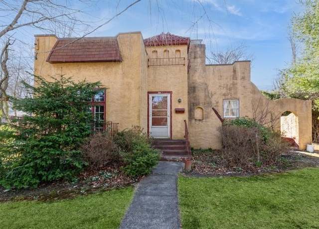 Property at 10 Saint James Pl, Glen Cove, NY 11542, 3 beds, 2 baths