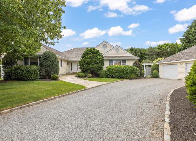Property at 32 Cobblefield Ln, Southampton, NY 11968, 3 beds, 3 baths