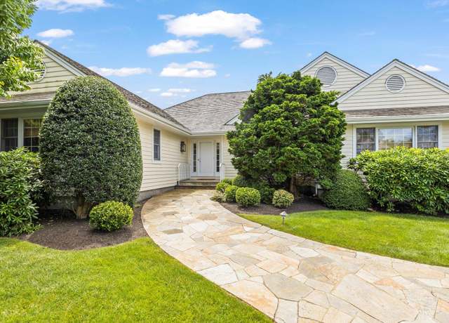 Property at 32 Cobblefield Ln, Southampton, NY 11968, 3 beds, 3 baths