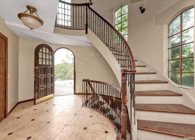 Property at 1233 Todt Hill Rd, Staten Island, NY 10304, 5 beds, 3 baths