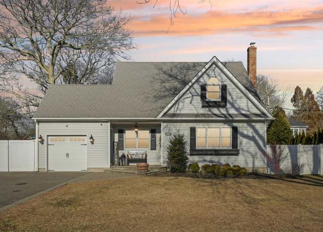 Property at 106 Bayview Ave, East Patchogue, NY 11772, 3 beds, 2 baths