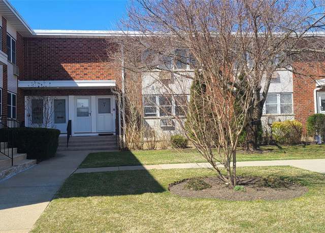 Property at 143 Farber Dr #143, West Babylon, NY 11704, 1 bed, 1 bath