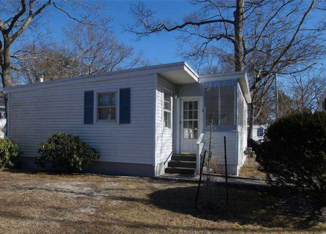 Property at 12 E Tiana Rd #5, Hampton Bays, NY 11946, 1 bed, 1 bath