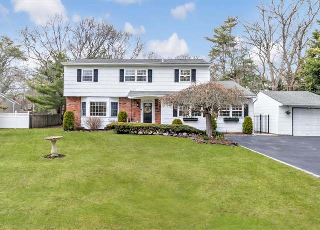 Property at 275 Waterford Rd, Oakdale, NY 11769, 4 beds, 3.5 baths