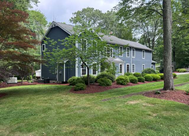 Property at 31 Farm Lake Ct, Carmel, NY 10512, 4 beds, 3.5 baths