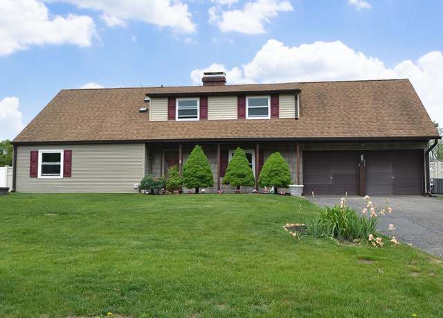 Property at 22 Honeysuckle Ln, Holtsville, NY 11742, 6 beds, 2 baths