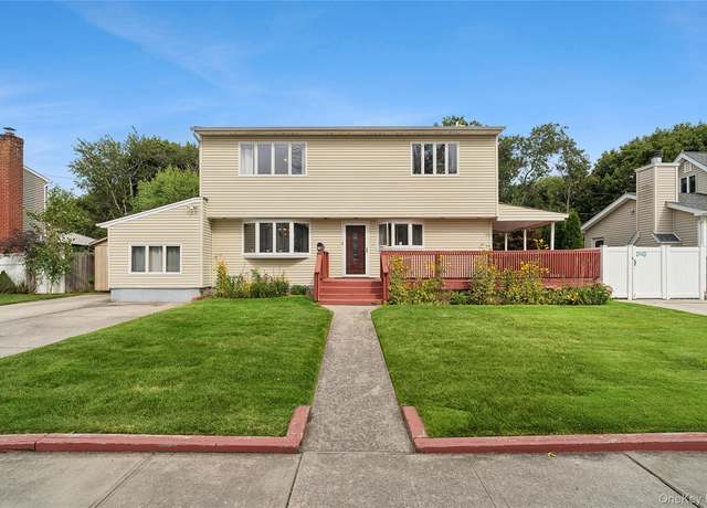 Property at 79 Elizabeth Dr, Bethpage, NY 11714, 5 beds, 3 baths