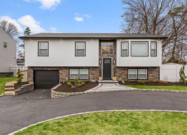 Property at 682 Carlls Path, Deer Park, NY 11729, 3 beds, 2 baths