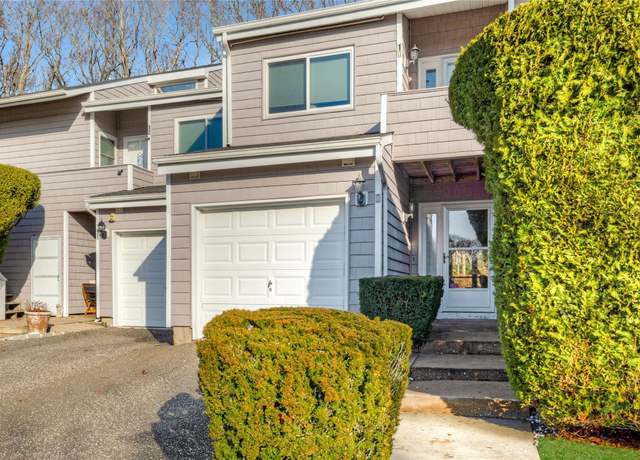 Property at 9 Vista Dr, Manorville, NY 11949, 2 beds, 2 baths