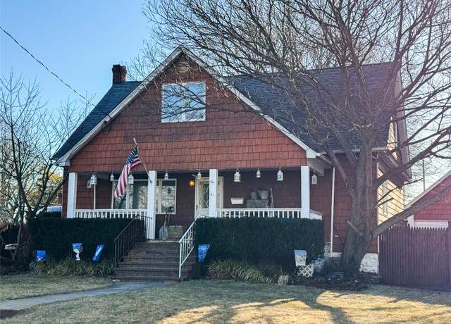 Property at 41 S Oregon Rd, West Babylon, NY 11704, 3 beds, 2 baths