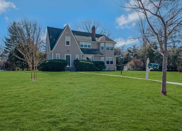 Property at 76 Tanyard Ln, Huntington, NY 11743, 4 beds, 2.5 baths