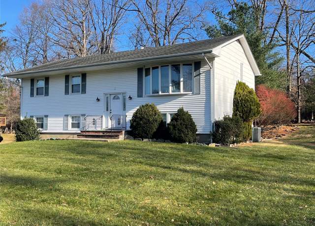 Property at 3 Hemlock Ln, Thiells, NY 10984, 4 beds, 2.5 baths