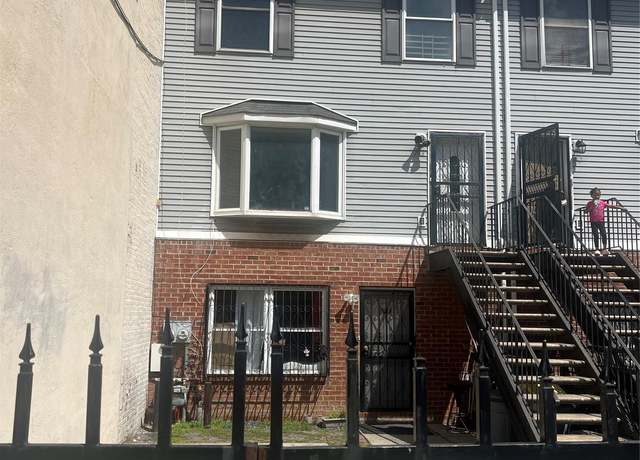 Property at 763 E 160th St, Bronx, NY 10456, 5 beds, 2.5 baths