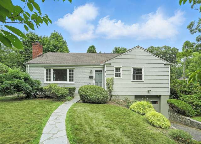 Property at 2 Forest Pl, Larchmont, NY 10538, 3 beds, 1.5 baths