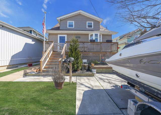 Property at 17 East Ave, Lawrence, NY 11559, 3 beds, 2 baths