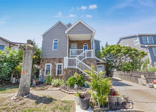 Property at 729 S 9th St, Lindenhurst, NY 11757, 3 beds, 1.5 baths