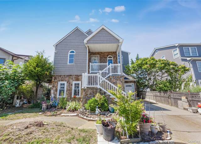 Property at 729 S 9th St, Lindenhurst, NY 11757, 3 beds, 1.5 baths
