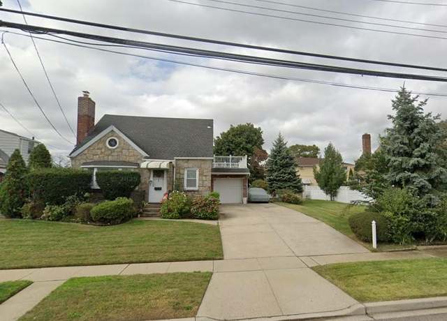 Property at 215 Leonard Blvd, New Hyde Park, NY 11040, 2 beds, 1 bath
