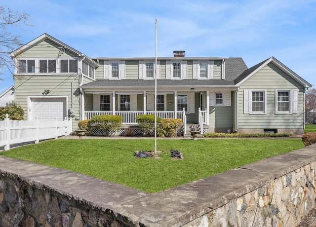 Property at 26 Kelly Ct, Kings Park, NY 11754, 4 beds, 2.5 baths