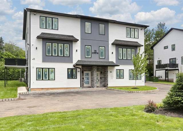 Property at 19 Old Nyack Tpke #201, Monsey, NY 10952, 5 beds, 2.5 baths