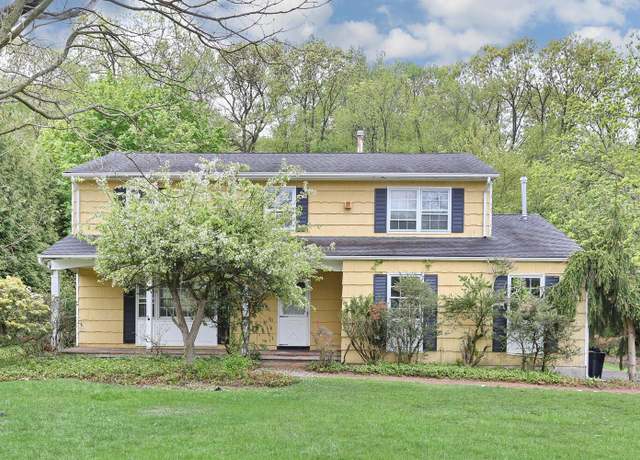 Property at 7 Macintosh Ln, Monsey, NY 10952, 4 beds, 2.5 baths