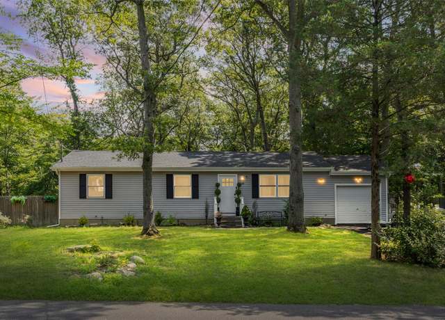 Property at 129 W Bartlett Rd, Middle Island, NY 11953, 3 beds, 1 bath