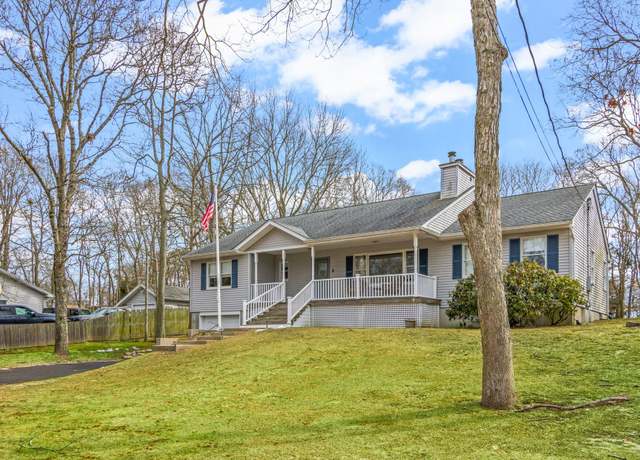 Property at 8 Rolling Woods Ln, Hampton Bays, NY 11946, 3 beds, 2 baths