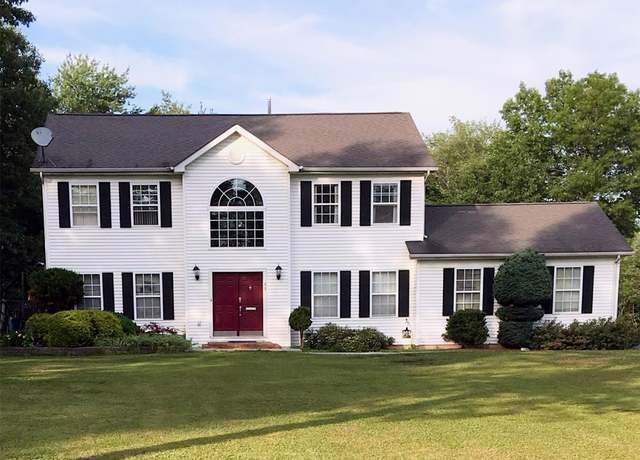 Property at 48 James Clark Dr, Middletown, NY 10940, 4 beds, 2.5 baths