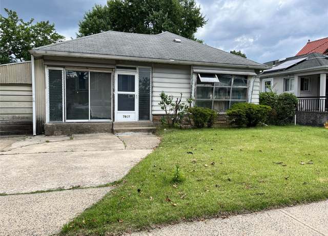 Property at 78-07 264 St, Floral Park, NY 11004, 3 beds, 1 bath