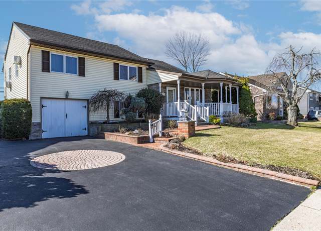 Property at 3676 Regent Ln, Wantagh, NY 11793, 5 beds, 3 baths