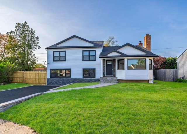 Property at 38 Bradford Ln, Bethpage, NY 11714, 5 beds, 3 baths