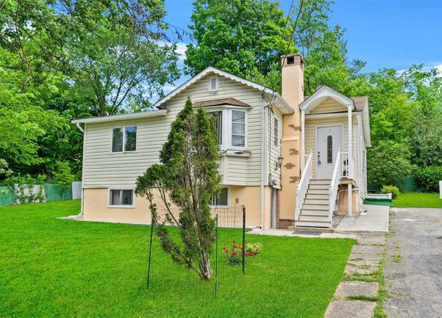 Property at 7 Crestwood Trl, Monroe, NY 10950, 3 beds, 1 bath