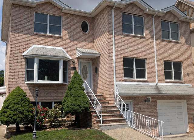 Property at 26 Fairway Ln, Staten Island, NY 10301, 6 beds, 5 baths