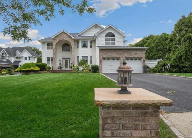 Property at 19 Poplar Ln, Commack, NY 11725, 5 beds, 4 baths