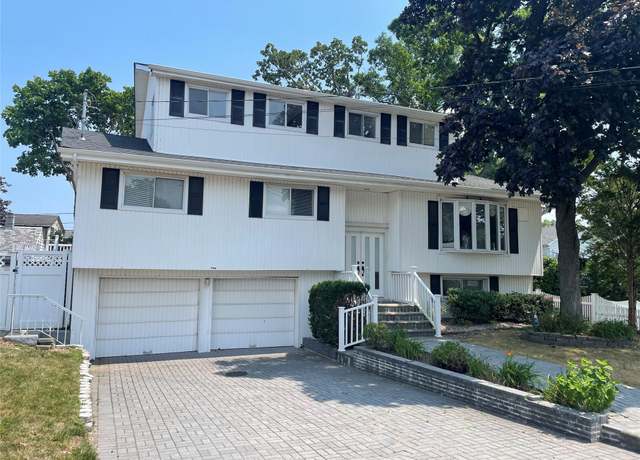 Property at 9 Sea Wall Ln, Bayville, NY 11709, 5 beds, 4 baths