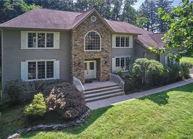 Property at 113 Carlton Rd W, Suffern, NY 10901, 6 beds, 4.5 baths