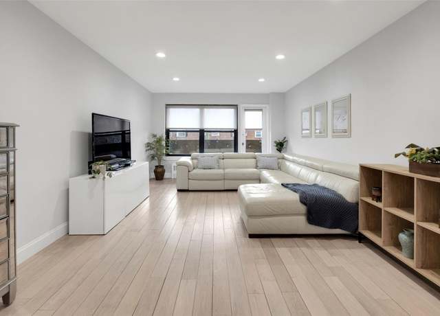 Property at 35 Knightsbridge Rd Unit 2i, Great Neck, NY 11021, 2 beds, 2 baths