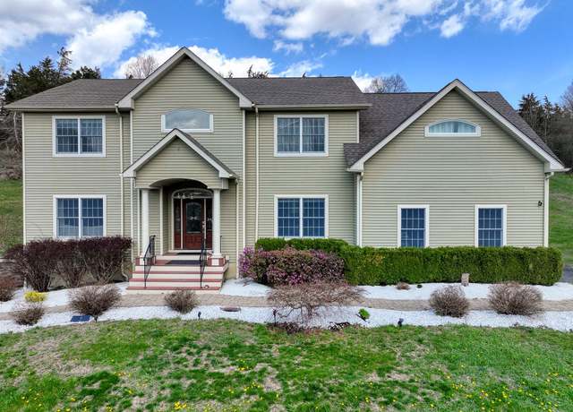 Property at 225 Kings Hwy, Warwick, NY 10990, 4 beds, 3.5 baths