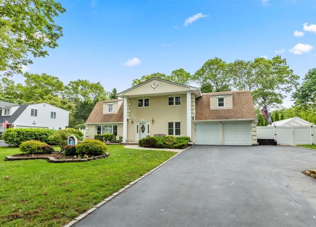 Property at 8 Wichard Blvd, Commack, NY 11725, 5 beds, 2.5 baths