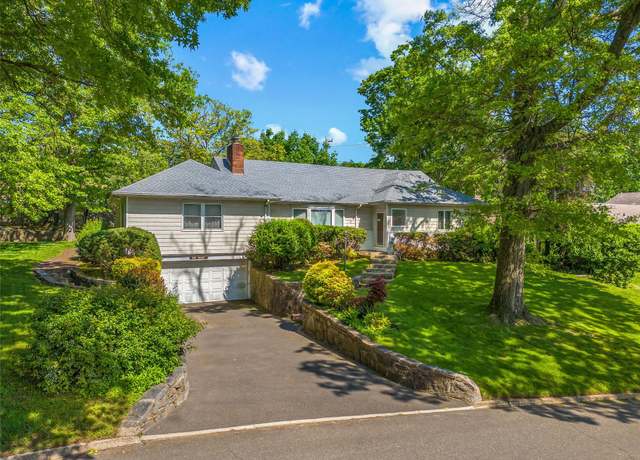 Property at 1 Talbot Dr, Great Neck, NY 11020, 4 beds, 3 baths