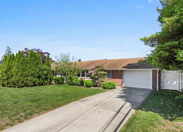 Property at 2641 Woods Ave, East Meadow, NY 11554, 3 beds, 1 bath