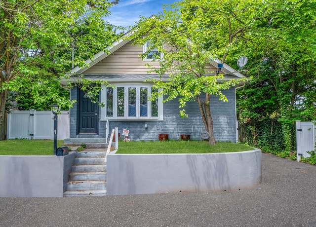 Property at 1 William St, Glen Cove, NY 11542, 3 beds, 2 baths